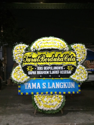 Papan Bunga Duka di Gurun Panjang